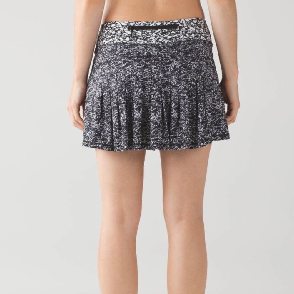 Lululemon Circuit Breaker Skirt (Tall) (15")
Iced Wave/ White Black